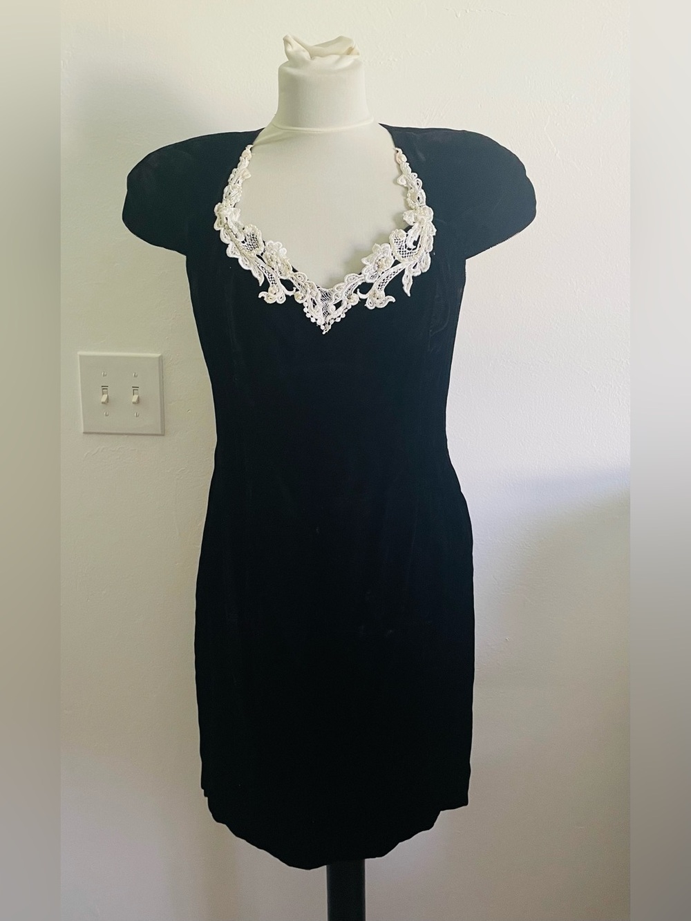 Roberta Vintage Women Velvet Dress 13/14 Black Lace Trim Classic 80 90s Parisian